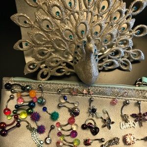 Super cute belly buttons rings🧡 takes all**